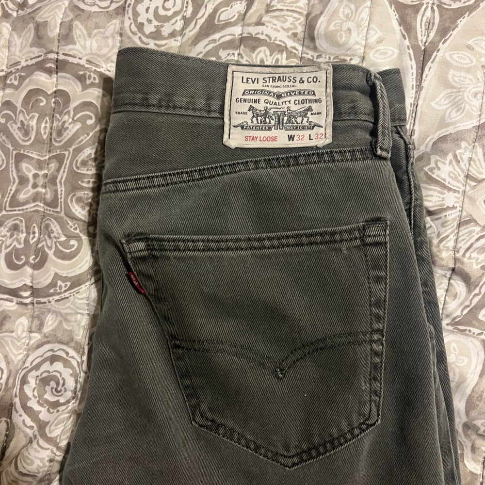 Levi’s “stay loose” denim